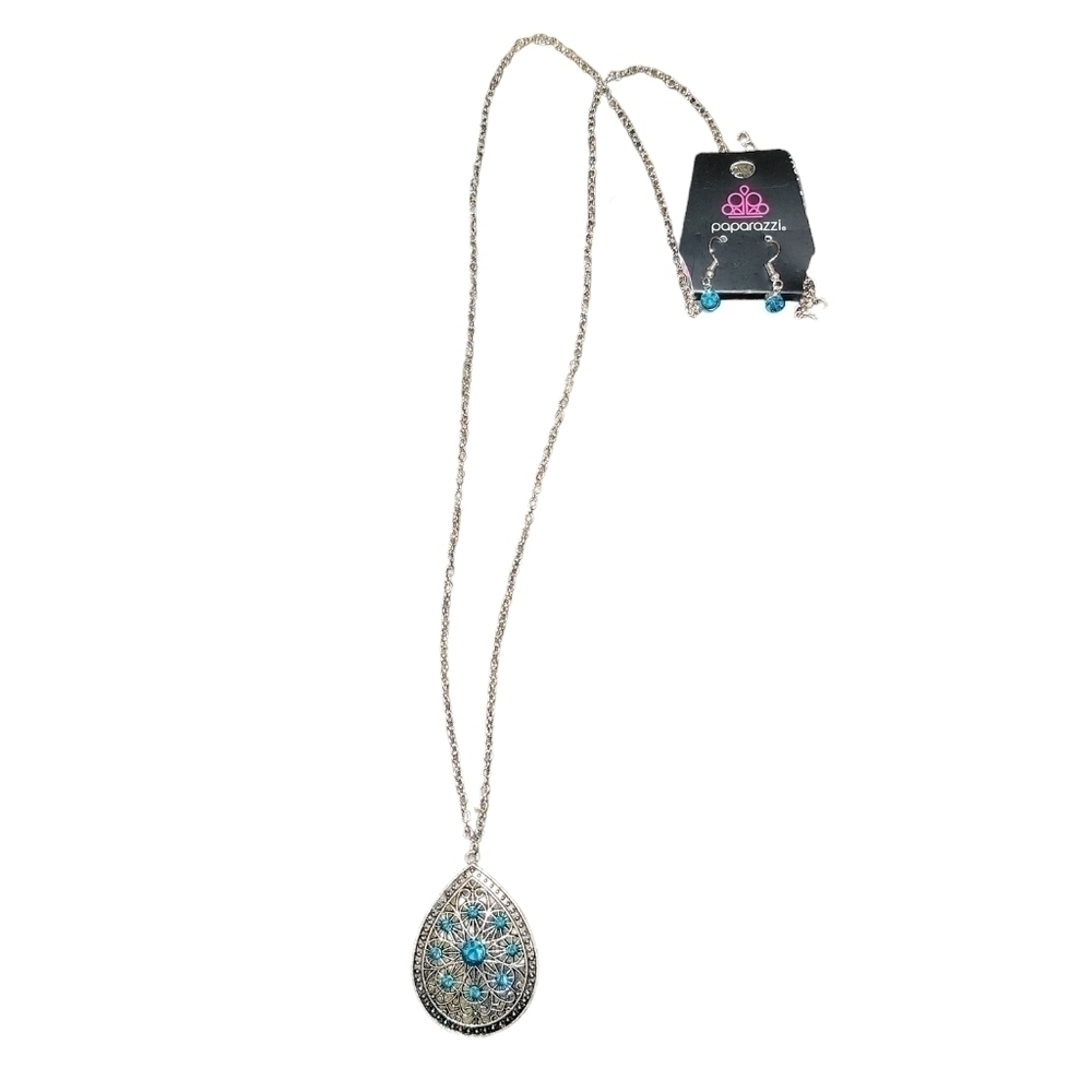 Paparazzi I Am Queen Blue Necklace NWT Necklace and earrings